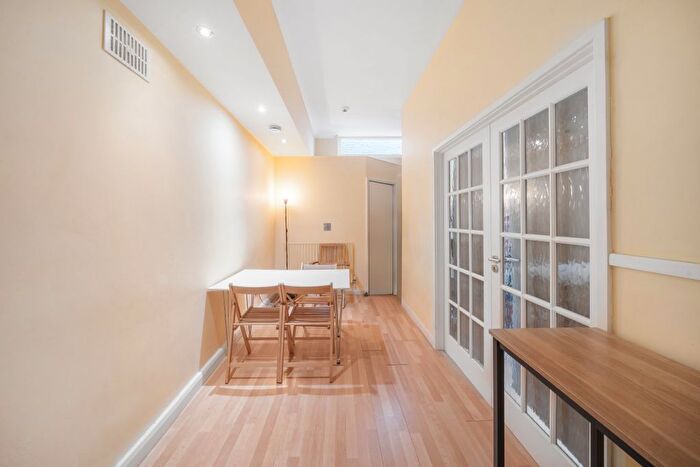 3 Bedroom Flat To Rent In Cornwall Gardens, London, SW7