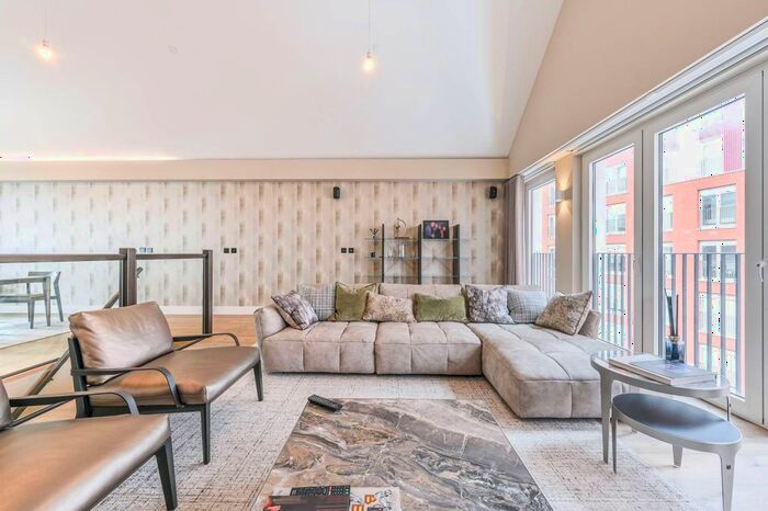 3 Bedroom Flat To Rent In Exchange Gardens, Oval, London, SW8