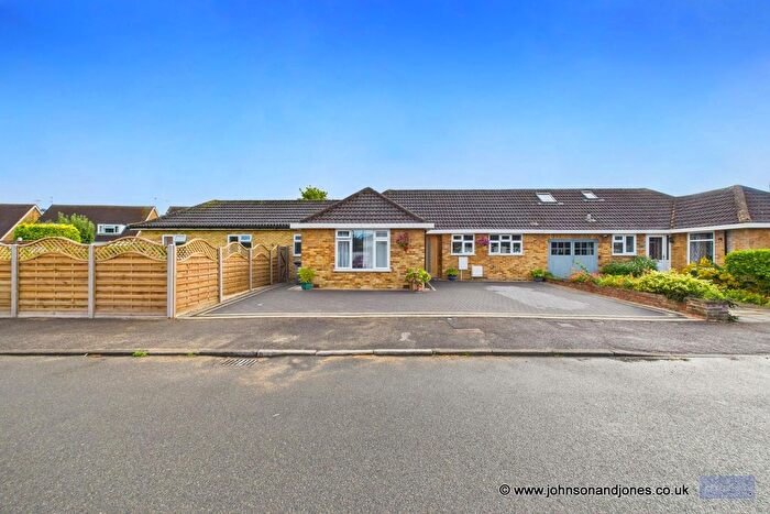 5 Bedroom Bungalow For Sale In Thames Close, Chertsey, KT16