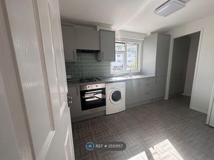 2 Bedroom Maisonette To Rent In Summer Court, Hemel Hempstead, HP2