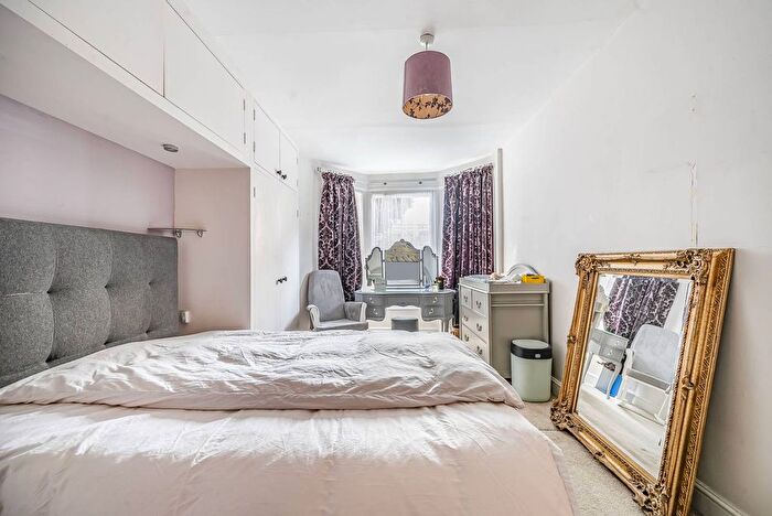 3 Bedroom Flat To Rent In Kingsgate Road, West Hampstead, London, NW6