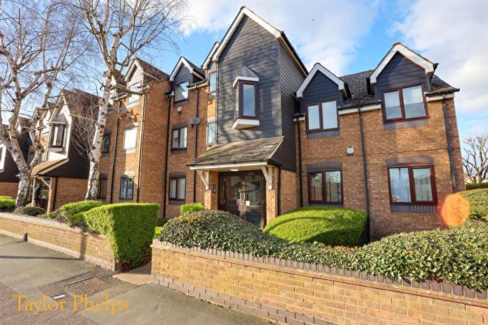 2 Bedroom Apartment To Rent In Windmill Lane, Cheshunt, EN8