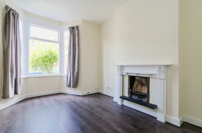 2 Bedroom Flat To Rent In Russell Road London, N13
