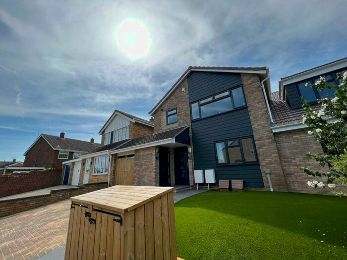 2 Bedroom Apartment To Rent In Tennyson Drive, Abingdon, OX14