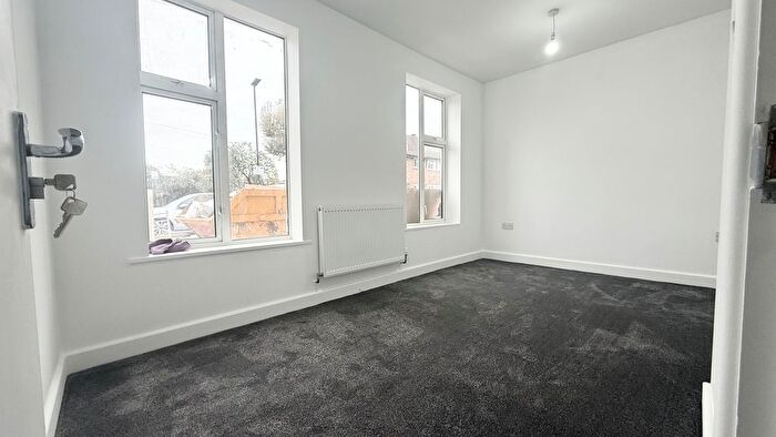 5 Bedroom Property To Rent In Ivy Road, Hounslow, TW3