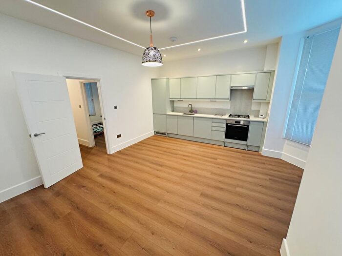 2 Bedroom Flat To Rent In Fentiman Road, London, SW8