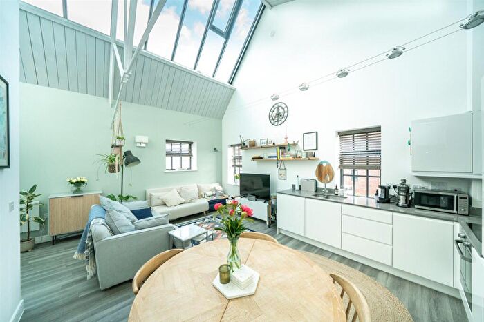 2 Bedroom Flat For Sale In Sutton Road, St. Albans, AL1
