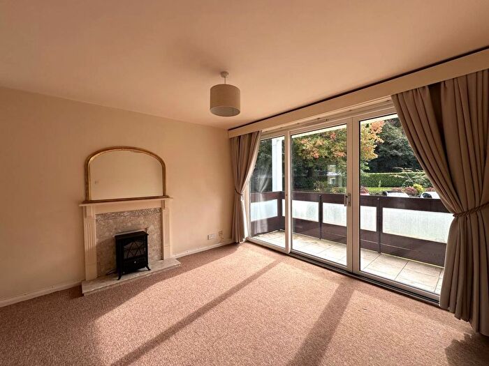 2 Bedroom Flat For Sale In Ferndale Close, Tunbridge Wells, Kent, TN2