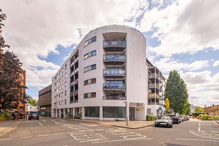 2 Bedroom Flat For Sale In The Bittoms, Kingston Upon Thames, KT1