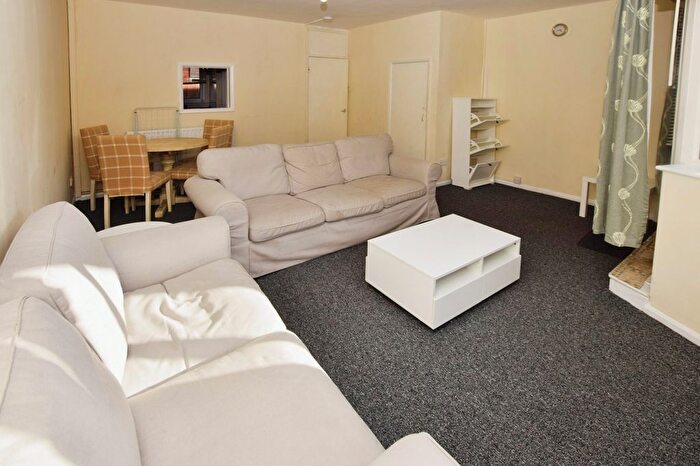 3 Bedroom Terraced House To Rent In Merrow Walk, Brunswick, Manchester, M1