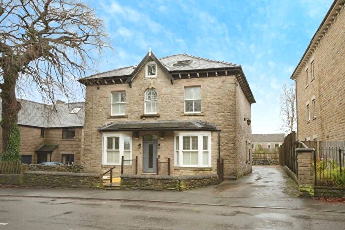 2 Bedroom Flat For Sale In London Road, Buxton, Derbyshire, SK17