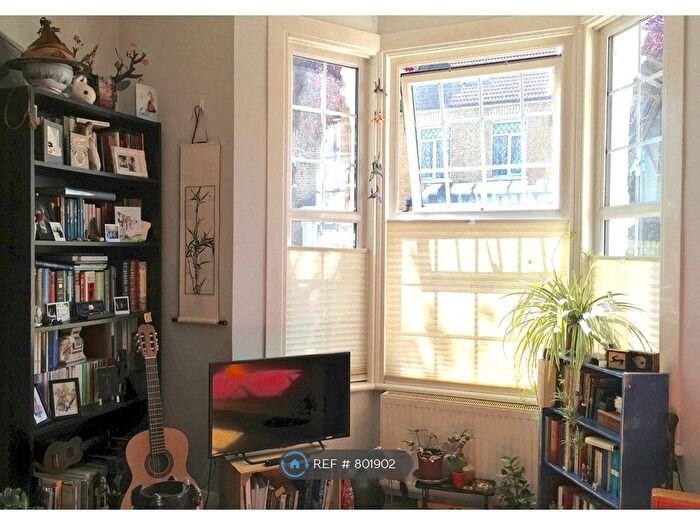 1 Bedroom Flat To Rent In Alloa Road, London, SE8