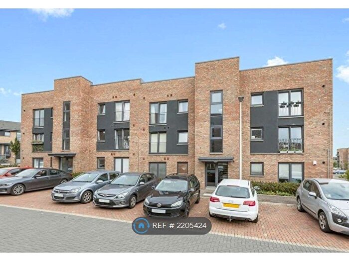 3 Bedroom Flat To Rent In Skylark Place, Edinburgh, EH15