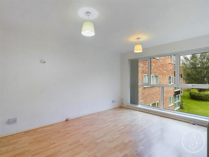 2 Bedroom Flat To Rent In Wood Close, Leeds, LS7