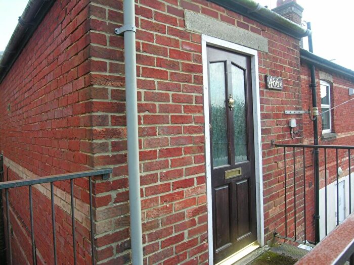 3 Bedroom Flat To Rent In Bedroom Flat In Winton, BH9