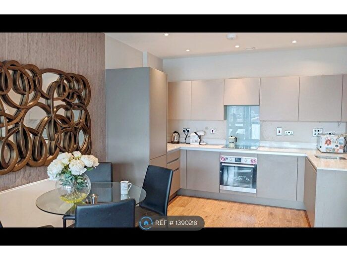 2 Bedroom Flat To Rent In Lighterman Point, London, E14