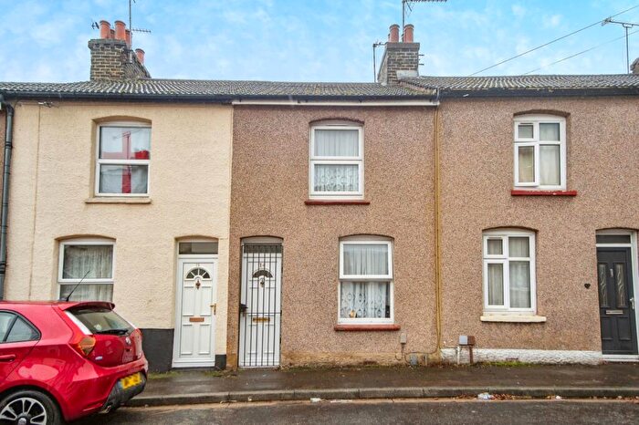 2 Bedroom Terraced House For Sale In Alexandra Road, Gravesend, Kent, DA12