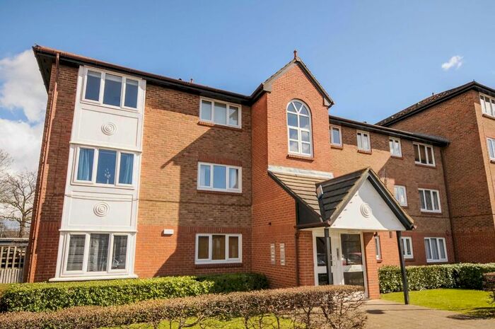 2 Bedroom Flat To Rent In Peartree Avenue, London, SW17