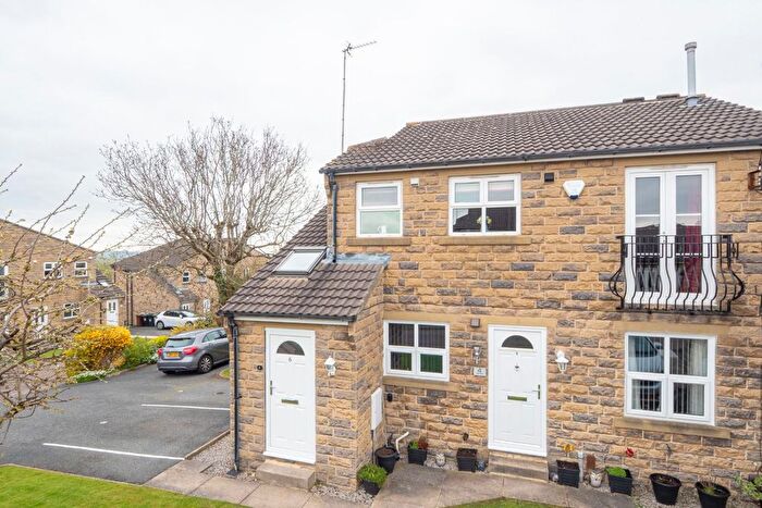 2 Bedroom Flat For Sale In Queens Drive, Off Cemetery Road, Pudsey, LS28