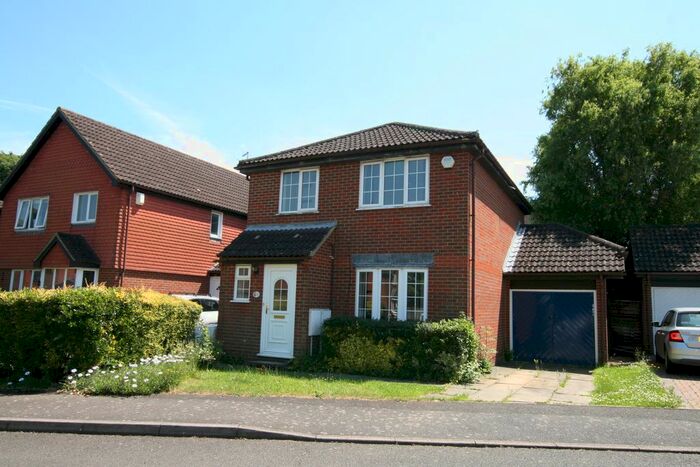 3 Bedroom Detached House To Rent In Kingfisher Close, Ashford, Kent, TN24