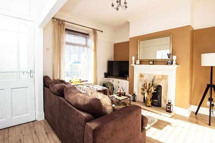 3 Bedroom Terraced House For Sale In Park Road, Darwen, BB3