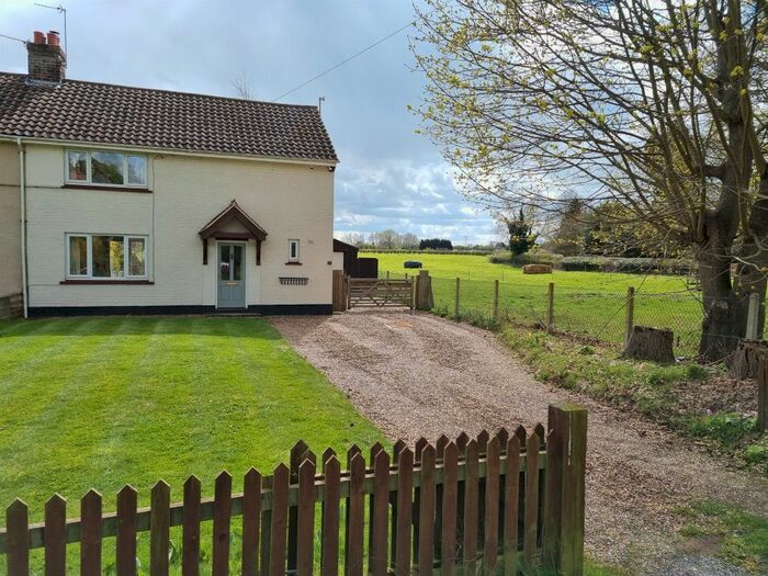 3 Bedroom Semi-Detached House For Sale In Mill Lane, North Clifton, Newark, NG23