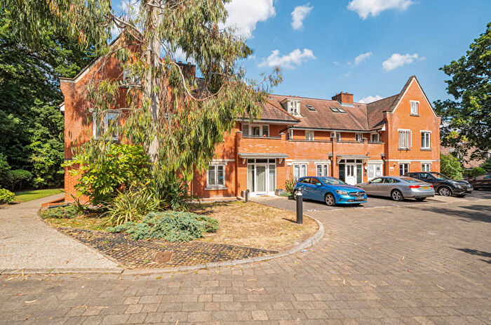 2 Bedroom Flat For Sale In Maybury Place, Sandy Lane, Woking, Surrey, GU22