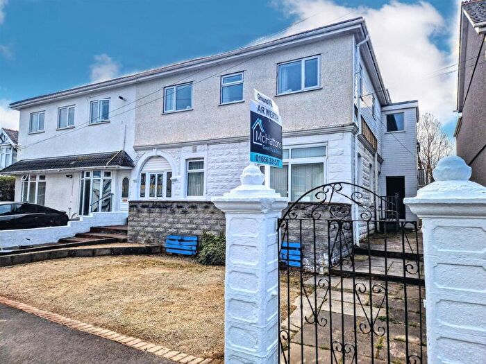 2 Bedroom Apartment For Sale In New Road, Porthcawl, CF36