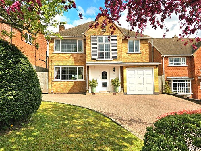 3 Bedroom Detached House For Sale In Kempson Avenue, Sutton Coldfield, B72