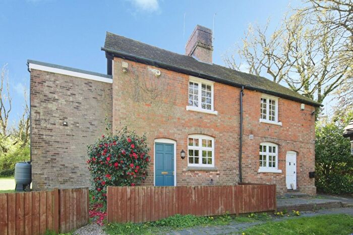 3 Bedroom Semi-Detached House For Sale In Kenilworth Road, Knowle, Solihull, B93