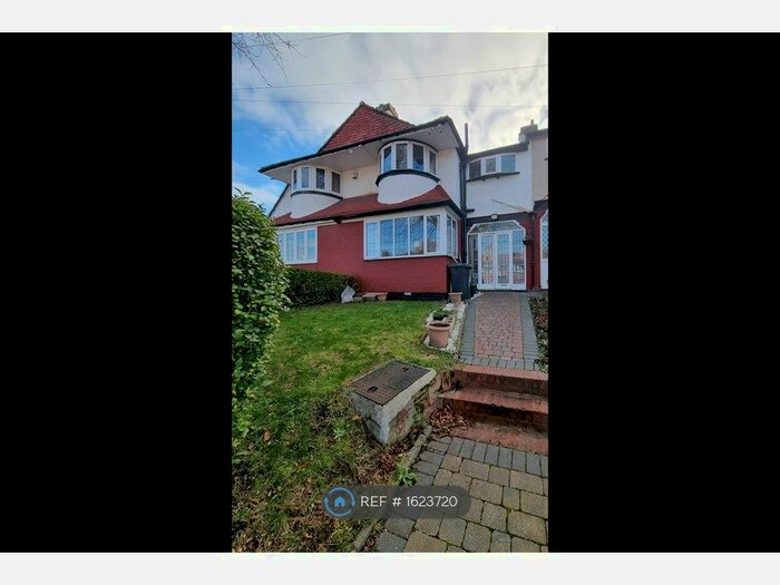 3 Bedroom Terraced House To Rent In Ridgeway Drive, Bromley, BR1