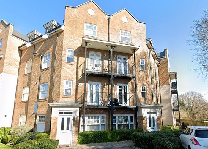 2 Bedroom Flat To Rent In Flat, Knightsbridge Court, Wells View Drive, Bromley, BR2