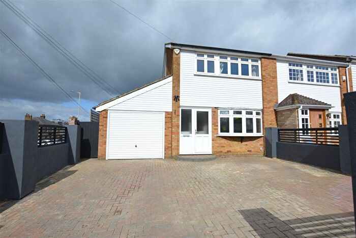 3 Bedroom Property To Rent In Warley Mount, Warley, Brentwood, CM14