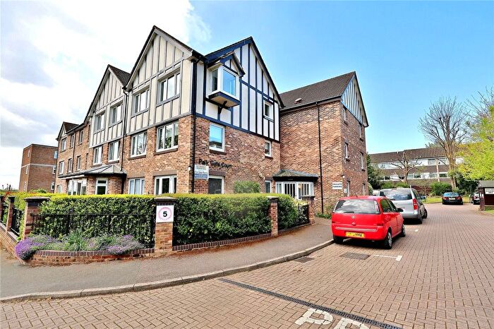 2 Bedroom Flat To Rent In Park Gate Court, Constitution Hill, Woking, Surrey, GU22