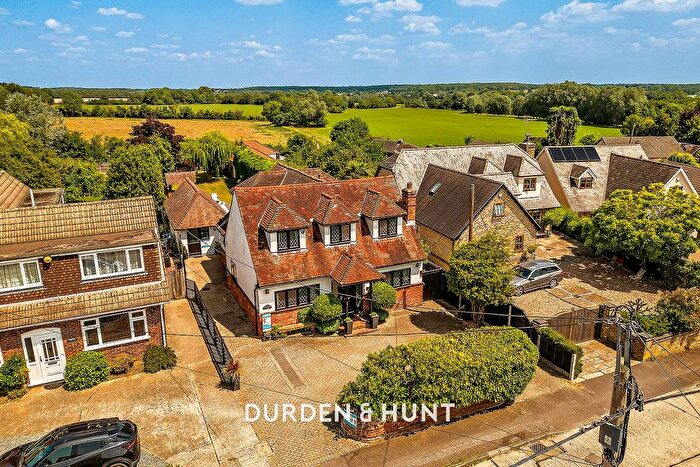 4 Bedroom Detached House For Sale In First Avenue, Hook End, CM15