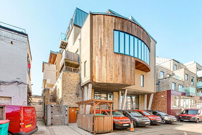 3 Bedroom Flat For Sale In Carpenters Place, Clapham North, SW4