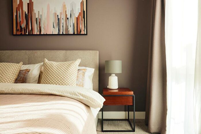 1 Bedroom Apartment To Rent In Park Square, Avebury Boulevard, Milton Keynes, Buckinghamshire, MK9