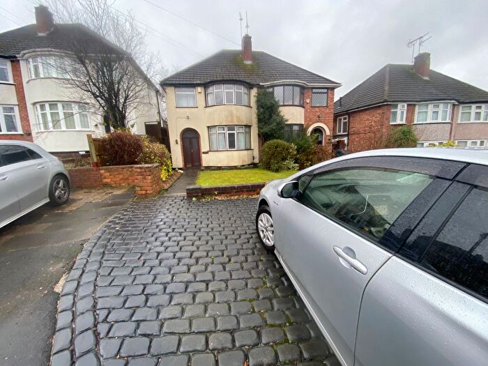 3 Bedroom Semi-Detached House To Rent In Cedarwood Croft, Birmingham, B42