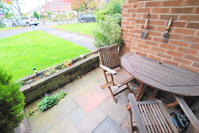 2 Bedroom Apartment To Rent In Stowe Avenue, West Bridgford, Nottingham, NG2