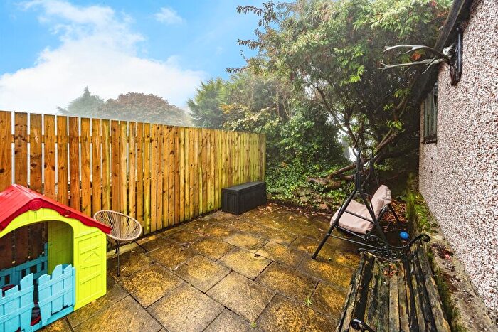 2 Bedroom Semi-Detached House For Sale In Gleanings Avenue, Halifax, HX2
