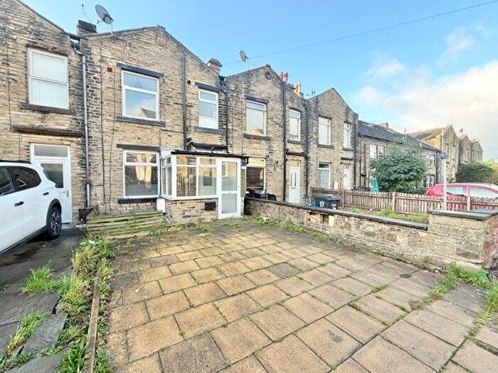 2 Bedroom Property To Rent In Lees Building, Halifax, HX3