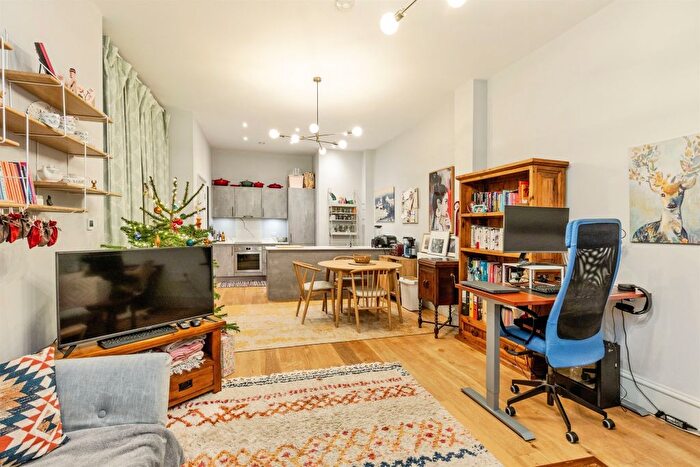 2 Bedroom Flat For Sale In East Street, Bedminster, Bristol, BS3