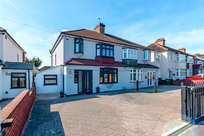 4 Bedroom Semi-Detached House To Rent In Longleigh Lane, Bexleyheath, Kent, DA7