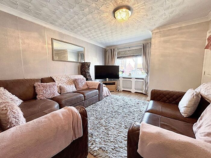 4 Bedroom Semi-detached House For Sale In Priory Close, Burscough, L40