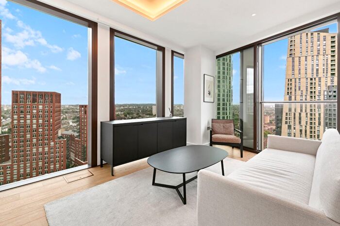 3 Bedroom Flat To Rent In Carnation Way, South Lambeth, SW8