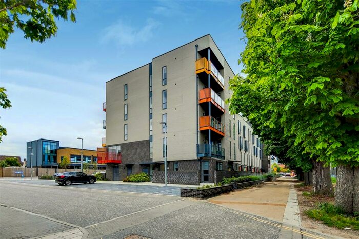 2 Bedroom Apartment To Rent In Propeller Crescent, Croydon, CR0