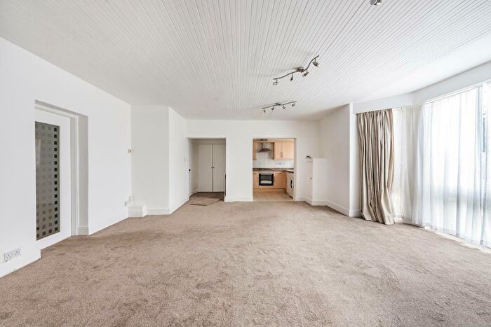 2 Bedroom Apartment To Rent In Hampstead Hill Gardens, Hampstead, NW3