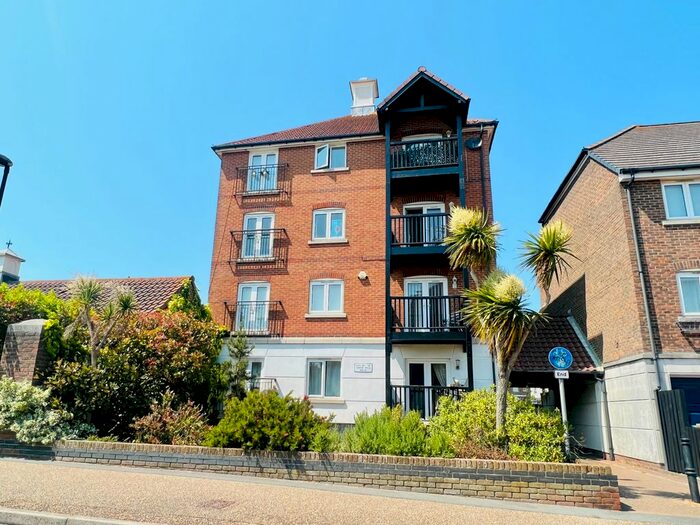 3 Bedroom Flat To Rent In Santa Cruz Drive, Eastbourne, BN23