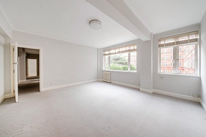 2 Bedroom Flat For Sale In Balham High Road, London, SW17