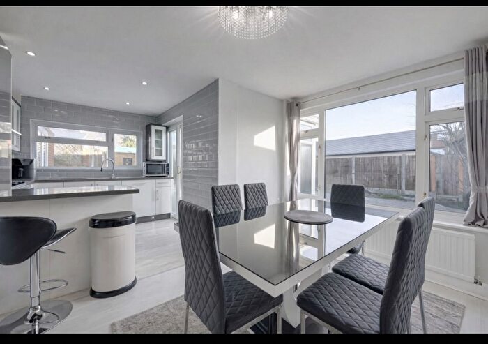 4 Bedroom Semi-Detached House To Rent In Tyrrells Hall Close, Grays, RM17